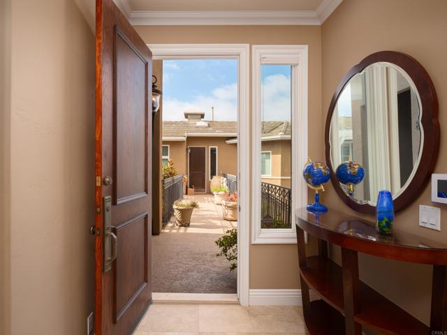 Detail Gallery Image 4 of 27 For 7828 Ivanhoe, La Jolla,  CA 92037 - 2 Beds | 2/1 Baths