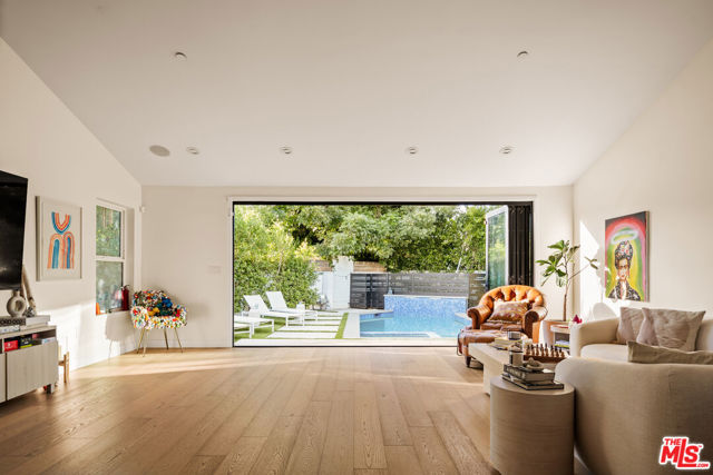 13521 Magnolia Boulevard photo 5