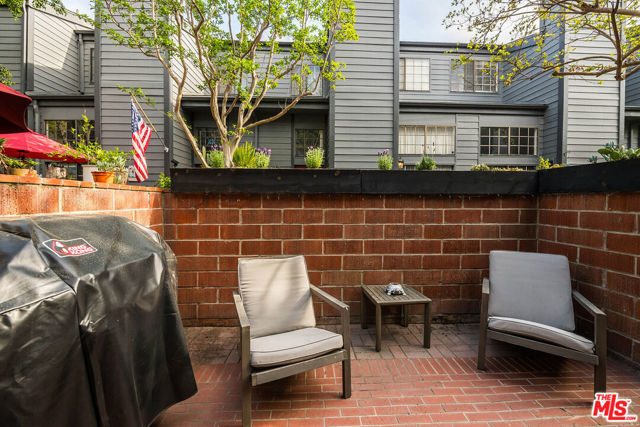 5731 Topanga Canyon Boulevard, Woodland Hills CA: https://media.crmls.org/mediaz/e08c8103-025e-47f3-b95a-54cd893df877.jpg