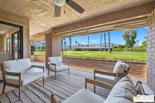 6 Joya Drive, Palm Desert CA: https://media.crmls.org/mediaz/e08c9795-f36f-410c-98be-5becca11da22.jpg