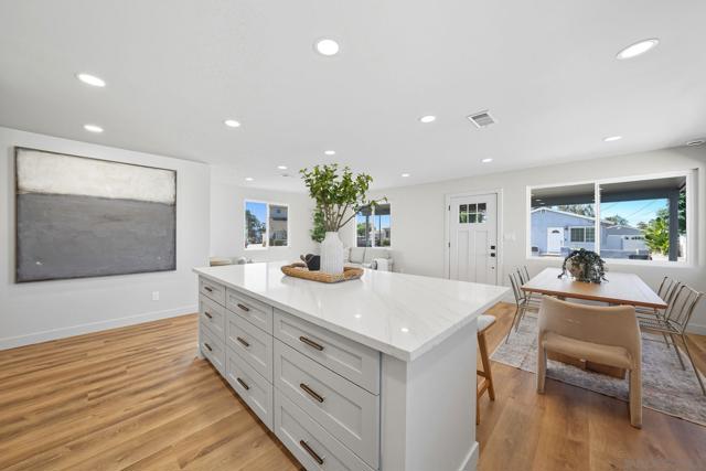 2525 Inman Ct, San Diego CA: https://media.crmls.org/mediaz/e08ca717-101d-48d1-a470-3d39efdd2078.jpg