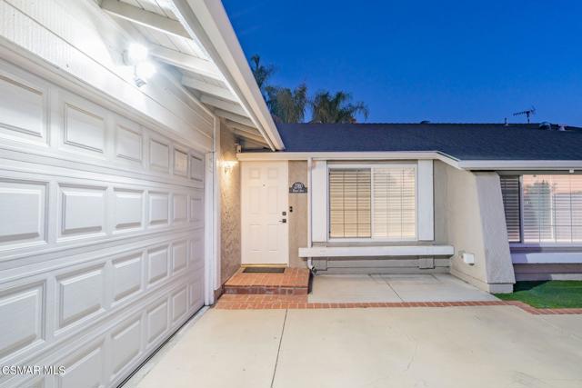 2760 Royal Avenue, Simi Valley CA: https://media.crmls.org/mediaz/e08cbccc-05bb-4e48-97c7-442fe37717ad.jpg