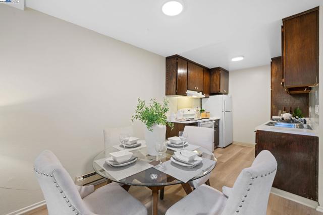 1327 Webster St, Alameda CA: https://media.crmls.org/mediaz/e08ccd2e-b02c-465c-876c-2dbd31dd7794.jpg