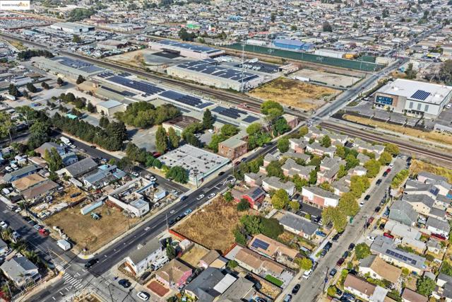 724 Chesley Ave, Richmond CA: https://media.crmls.org/mediaz/e08cf5c4-5c83-48d8-9ab2-10461b7724a3.jpg