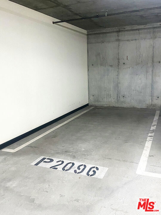 https://media.crmls.org/mediaz/e08d098f-e742-4b83-be9c-7e4346ce5f46.jpg?preset=X-Large