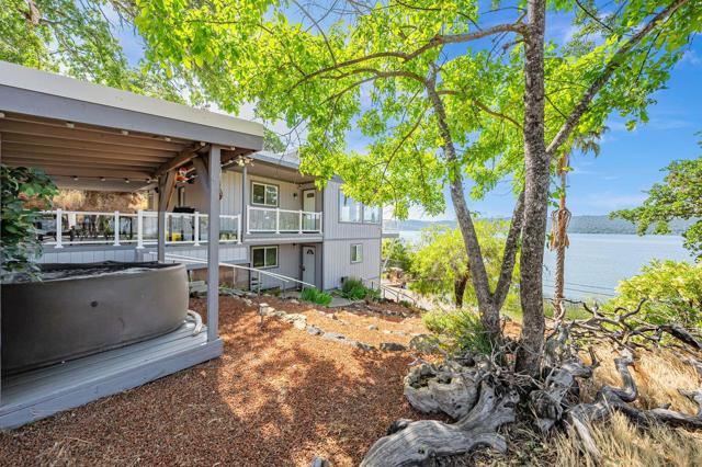 12340 Lakeshore Drive, Clearlake CA: https://media.crmls.org/mediaz/e08d4aeb-92fb-4d87-8cf0-42a341691c70.jpg