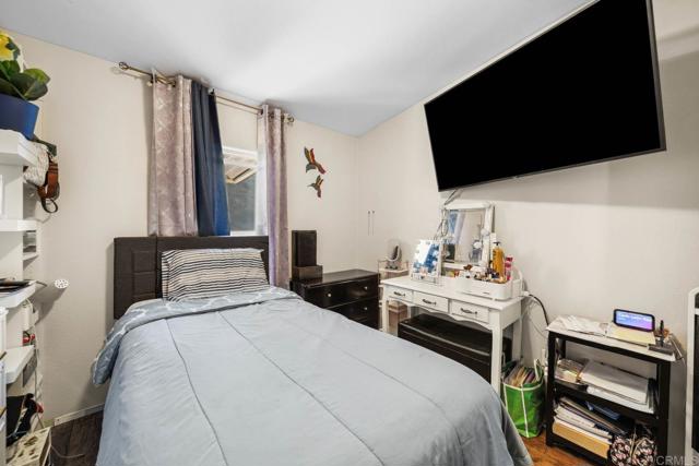 402 63Rd Street, San Diego CA: https://media.crmls.org/mediaz/e08d6d16-e3a8-426d-b755-d16fa403f5d0.jpg
