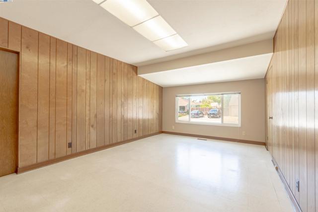 14510 Locust St, San Leandro CA: https://media.crmls.org/mediaz/e08d75e5-7756-4270-97b4-d7c02e8ec310.jpg