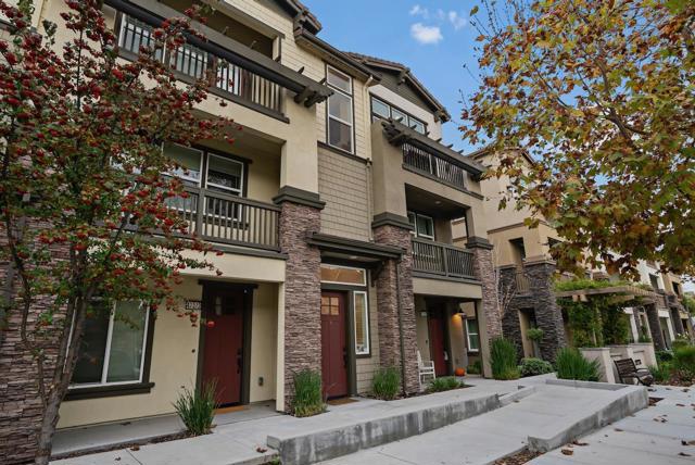 47382 Mission Falls Court, Fremont CA: https://media.crmls.org/mediaz/e08d854f-f46b-4258-940a-5e5226d11b28.jpg