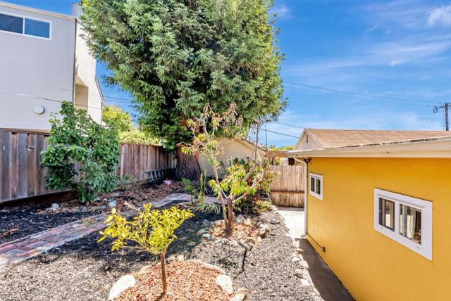 604 Key Boulevard, Richmond CA: https://media.crmls.org/mediaz/e08defee-196f-47b3-befe-ce2b0b333fe4.jpg