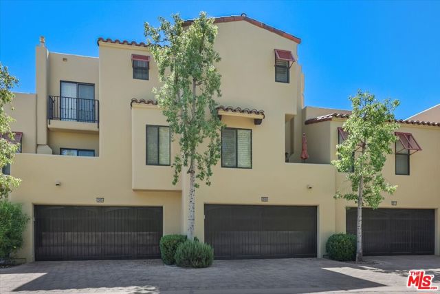 208 Villorrio Drive, Palm Springs CA: https://media.crmls.org/mediaz/e08e4311-1a0f-4f61-96db-e10d7892b041.jpg