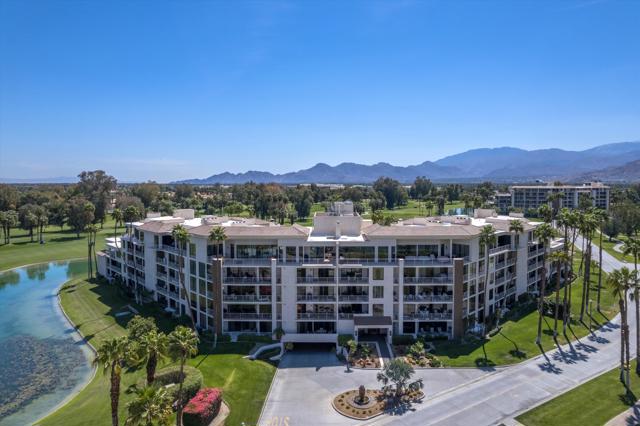 900 Island Drive, Rancho Mirage CA: https://media.crmls.org/mediaz/e08e531f-51bf-4d50-9466-3ff339cbf4ac.jpg