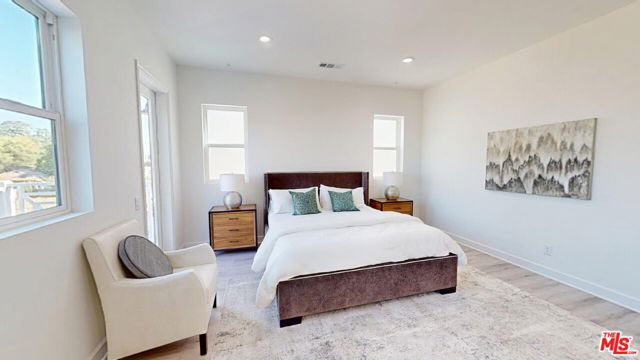 8486 N Camelia, Winnetka CA: https://media.crmls.org/mediaz/e08e9515-7b75-48be-85bf-0c8e98c7bc8a.jpg