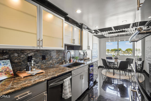 Detail Gallery Image 9 of 42 For 16255 Pacific Cir #203,  Huntington Beach,  CA 92649 - 3 Beds | 2 Baths