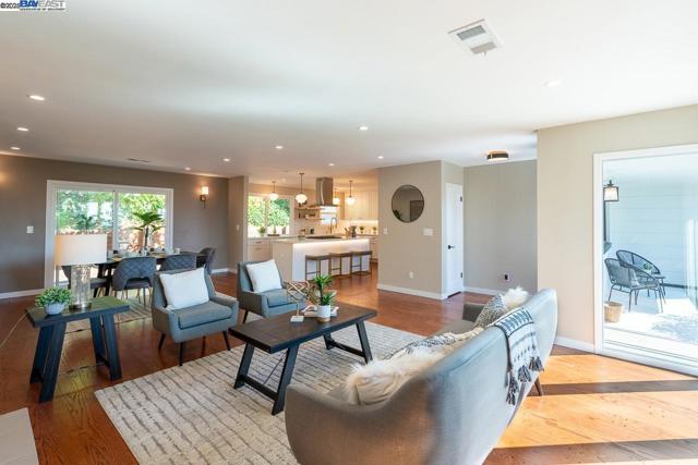 2818 Steinmetz Way, Oakland CA: https://media.crmls.org/mediaz/e08f3db3-ed56-4bc9-abaf-46ae626461fb.jpg