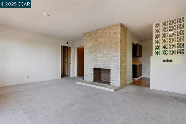 51 Rincon Rd, Kensington CA: https://media.crmls.org/mediaz/e08f6803-8559-428b-8f42-e028e7bd50e9.jpg