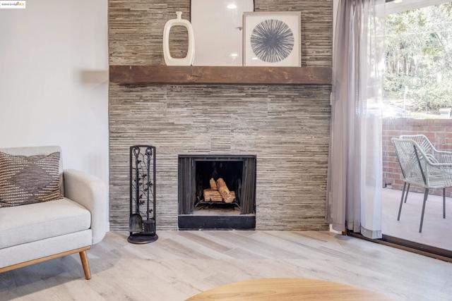 389 Belmont St, Oakland CA: https://media.crmls.org/mediaz/e08f96a3-3038-4a69-86db-0e877efb2c19.jpg