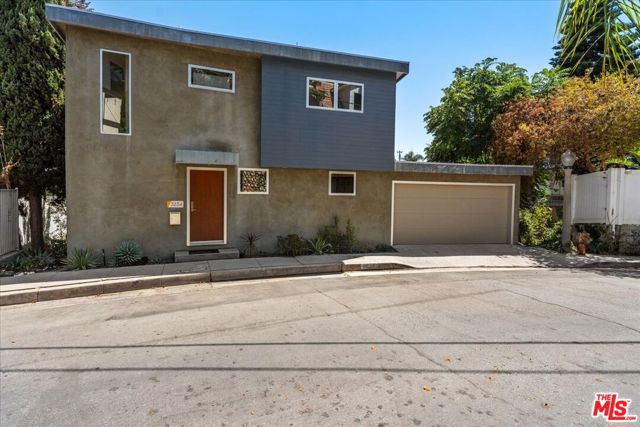3234 Hillock Drive, Los Angeles CA: https://media.crmls.org/mediaz/e08fe748-4ac8-4218-8669-55684440f7eb.jpg