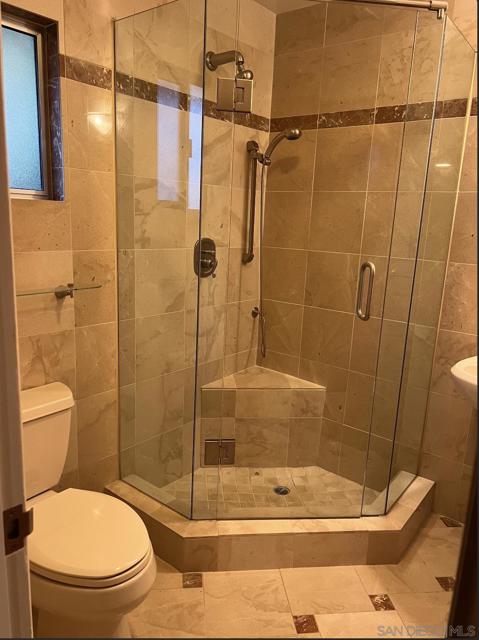 3958 Kenwood Dr, Spring Valley CA: https://media.crmls.org/mediaz/e08ff515-baab-4fcd-8448-3987e1cea157.jpg