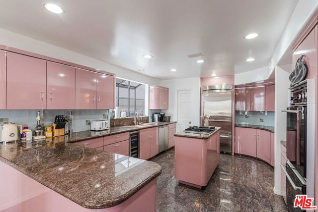 4611 Roma Court, Marina del Rey CA: https://media.crmls.org/mediaz/e08ff5dd-6ce5-426f-963f-d3ab9292f241.jpg