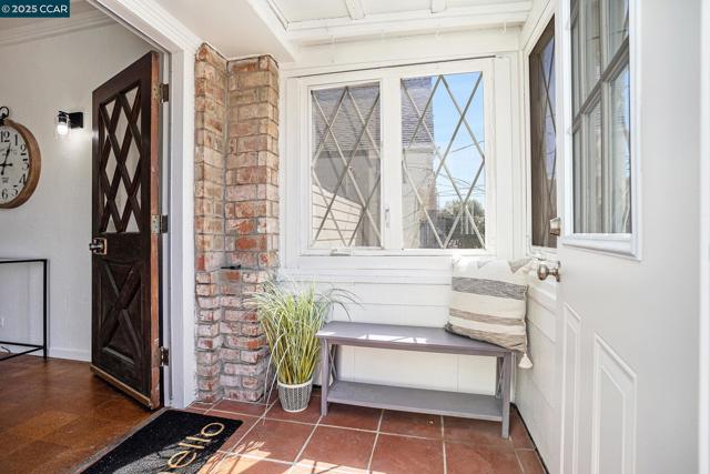 159 Ney Street, San Francisco CA: https://media.crmls.org/mediaz/e090572c-1336-4fc9-b6ee-27f347fe59af.jpg