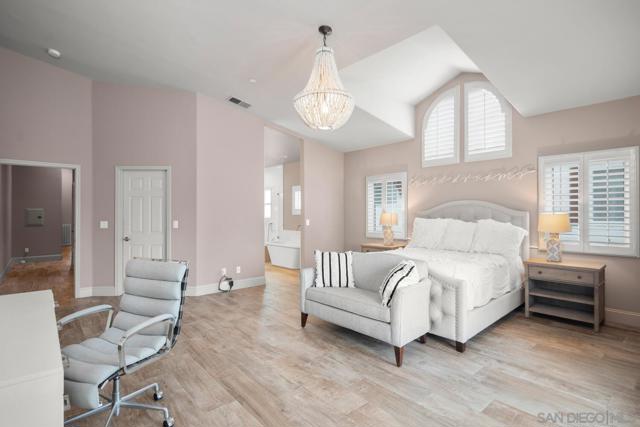 246 C Avenue, Coronado CA: https://media.crmls.org/mediaz/e0907e9b-b0e3-4ad8-b71d-66429132b7af.jpg
