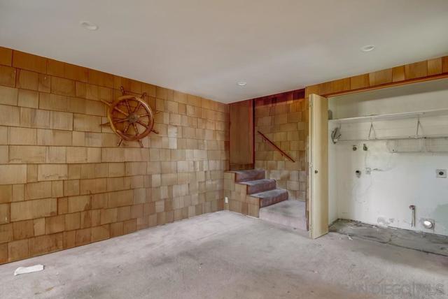 954 Harbor View Dr, San Diego CA: https://media.crmls.org/mediaz/e090a33f-a8f0-4092-9fb4-f8debc9b83ca.jpg