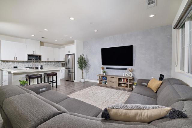 Detail Gallery Image 5 of 41 For 1278 via Fanal, Oceanside,  CA 92056 - 4 Beds | 2/1 Baths