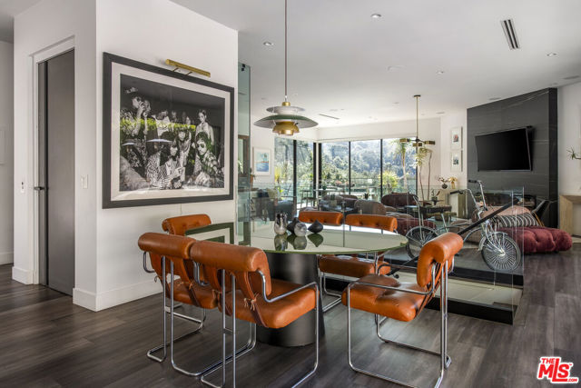 8145 Willow Glen Road, Los Angeles CA: https://media.crmls.org/mediaz/e090cd7f-9680-412a-af96-5ad2a68f8f19.jpg