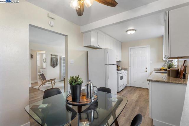 1629 Thrush Ave, San Leandro CA: https://media.crmls.org/mediaz/e090fb72-a766-4669-93db-9cb04ab83e57.jpg