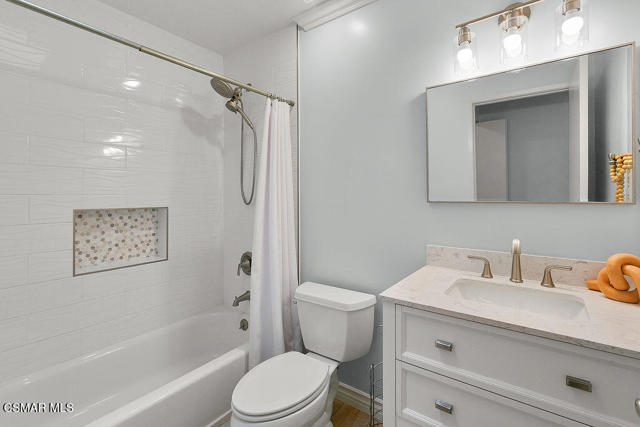 1778 E Avenida De Las Flores, Thousand Oaks CA: https://media.crmls.org/mediaz/e090ff7e-d938-40d2-95f0-4464390182e2.jpg