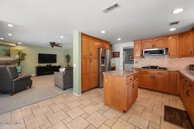 3085 Klamath Avenue, Simi Valley CA: https://media.crmls.org/mediaz/e09105a5-f89a-45f2-83c1-acf7c7e82448.jpg