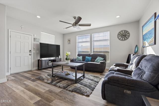 Detail Gallery Image 8 of 28 For 445 Gaviota Pl #124,  Oxnard,  CA 93033 - 3 Beds | 2 Baths