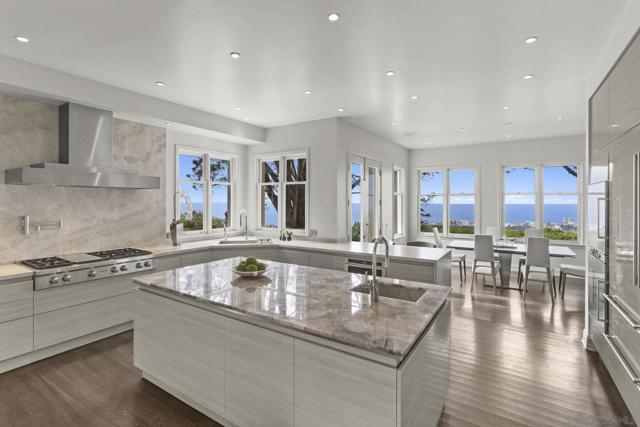 1515 El Camino Del Teatro, La Jolla CA: https://media.crmls.org/mediaz/e092267d-c7a5-49d7-8377-094789cfddb1.jpg