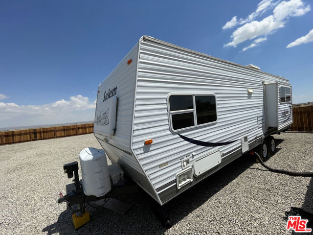 55 E Avenue D4, Lancaster CA: https://media.crmls.org/mediaz/e0927d6d-57d1-4698-b765-a6f50a3d6824.jpg
