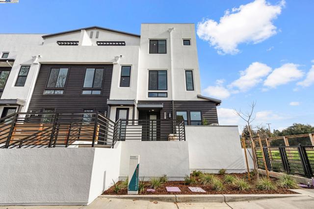 985 Harcot Court, San Jose CA: https://media.crmls.org/mediaz/e092ae79-e189-4362-849e-03a11be1e15b.jpg