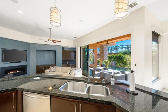 79935 Via Maravilla, La Quinta CA: https://media.crmls.org/mediaz/e094310c-54c1-4e4c-bd8f-453555afa30a.jpg