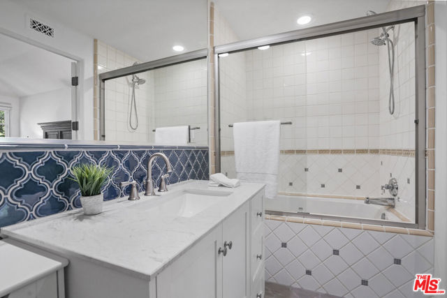 18414 Corazon Circle, Tarzana CA: https://media.crmls.org/mediaz/e095921f-98ae-4138-badc-4ec559fceb7a.jpg