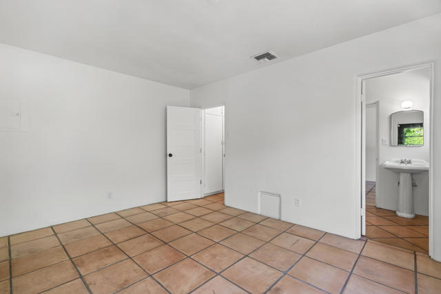 839 N Avenida Olivos, Palm Springs CA: https://media.crmls.org/mediaz/e0962b53-eeba-49ac-b8ee-584709752655.jpg