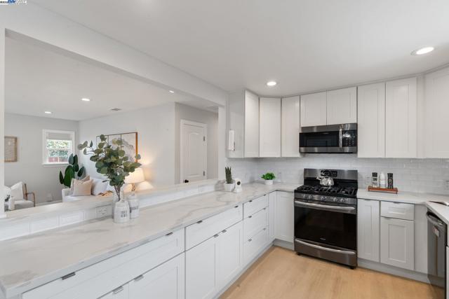 36523 Cherry St, Newark CA: https://media.crmls.org/mediaz/e0963be4-a5ac-4f84-9d1f-b9bc9a6234d3.jpg