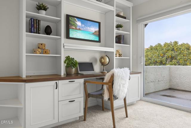 2205 Vina Del Mar, Oxnard CA: https://media.crmls.org/mediaz/e0964e33-8cb4-4c63-969d-a81855e2f803.jpg