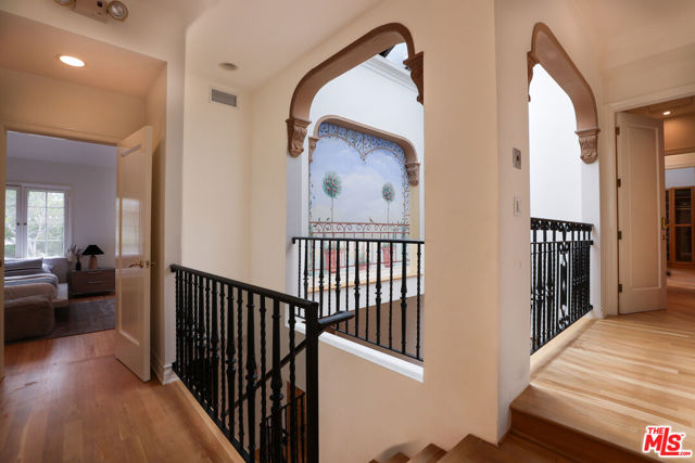 628 N Elm Drive, Beverly Hills CA: https://media.crmls.org/mediaz/e0968c83-88a9-4875-a13a-aa5a00ff5eef.jpg
