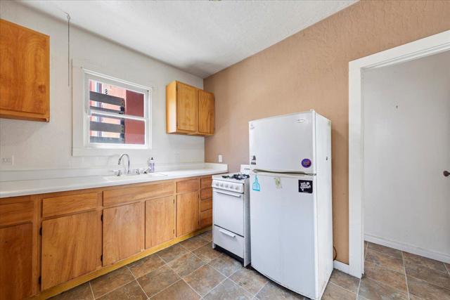 2857 Ford Street, Oakland CA: https://media.crmls.org/mediaz/e0978c71-f871-45f5-9ff9-a8a7c4ad04a8.jpg