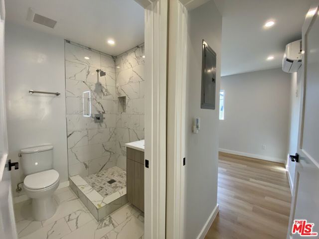 3207 W 3rd Street, Los Angeles CA: https://media.crmls.org/mediaz/e0982e6e-9301-4003-add7-bcfdc317fbbf.jpg