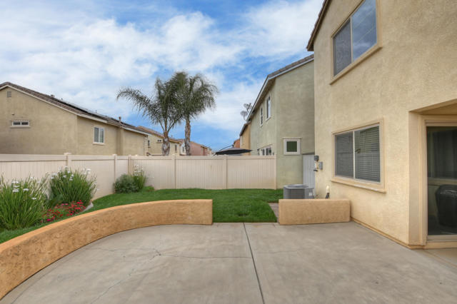 1431 Allium Court, Beaumont CA: https://media.crmls.org/mediaz/e0985230-7182-4cda-b37f-1e00c13e0230.jpg