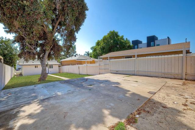 2680 L St, San Diego CA: https://media.crmls.org/mediaz/e098d470-4b36-4498-91c5-b0890ccdc1c3.jpg