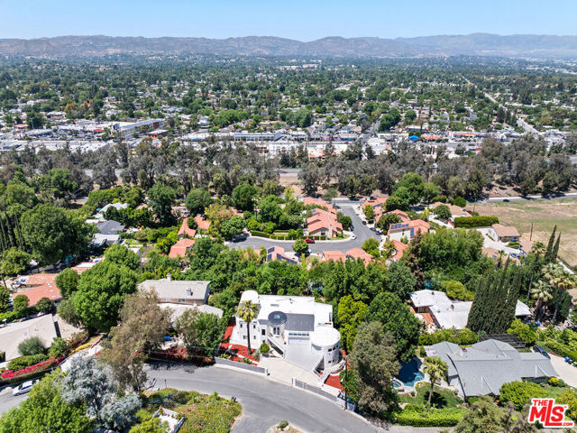 22449 Cass Avenue, Woodland Hills CA: https://media.crmls.org/mediaz/e099599f-4de0-4c3b-b9c1-bcf7f1623fdf.jpg