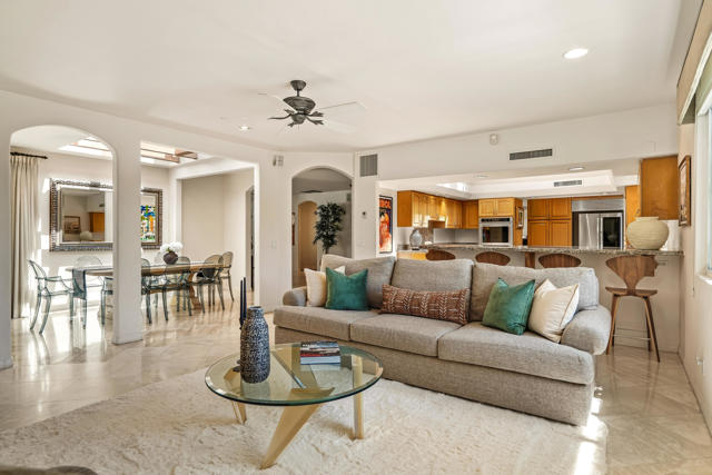 835 N Avenida Palmas, Palm Springs, CA 92262