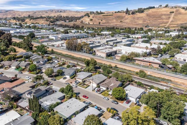 43270 Newport, Fremont CA: https://media.crmls.org/mediaz/e099af35-da22-45fb-9912-e20c1cc2e2f1.jpg