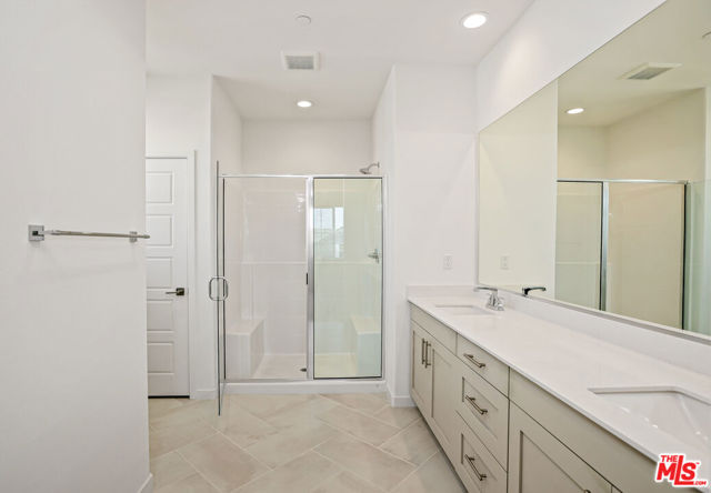 13889 Bell Way, Fontana CA: https://media.crmls.org/mediaz/e099e537-6720-48e6-86c5-0ffe3fa63c36.jpg